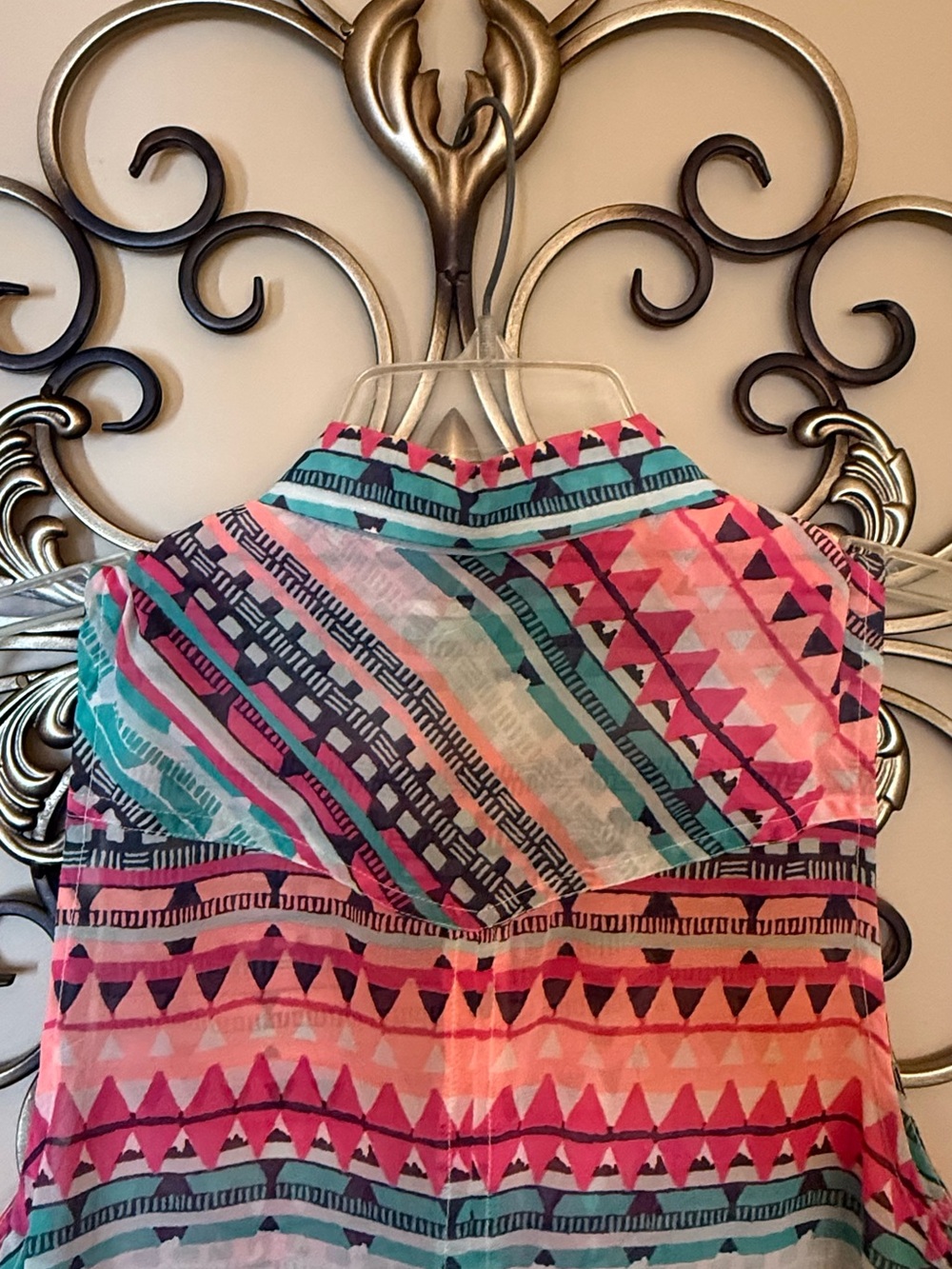 SO Sleeveless Collared Print Top - Pink, Teal - Picture 6 of 6